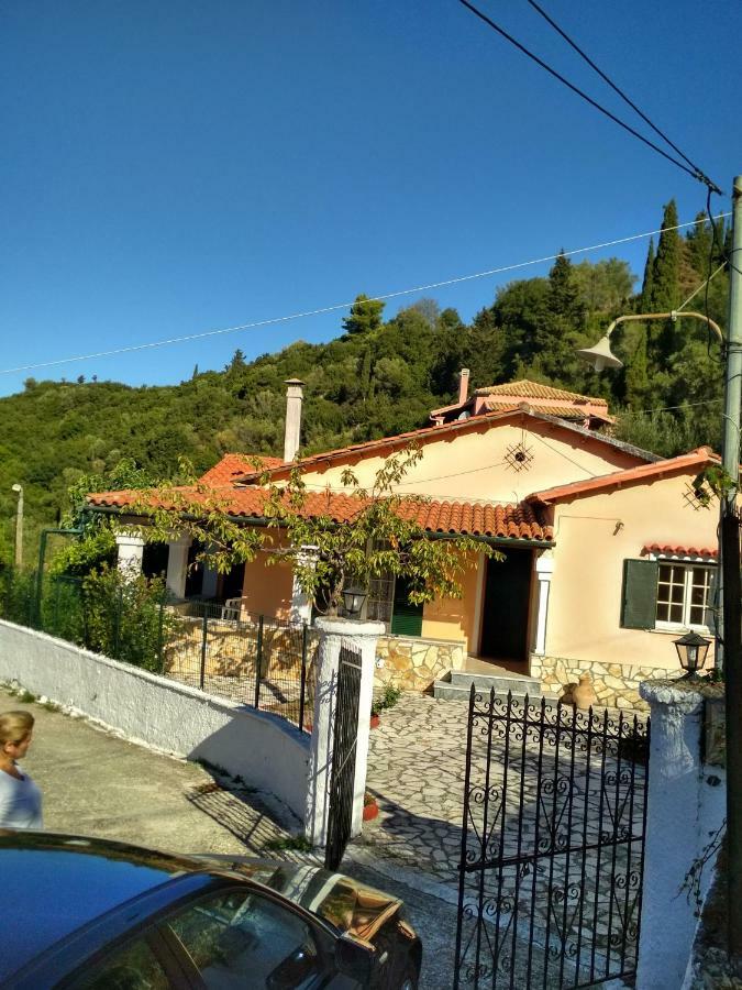 Traditional House Garounas Apartament